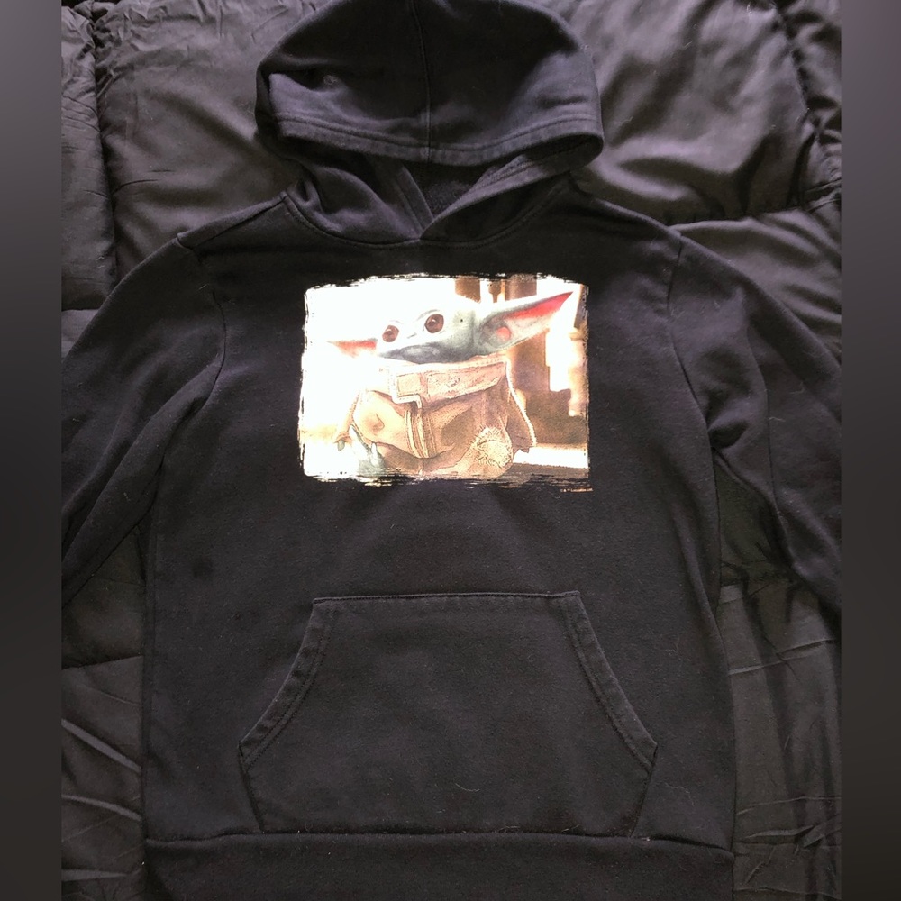 Boys Old Navy baby Yoda hoodie. Size L 10-12.